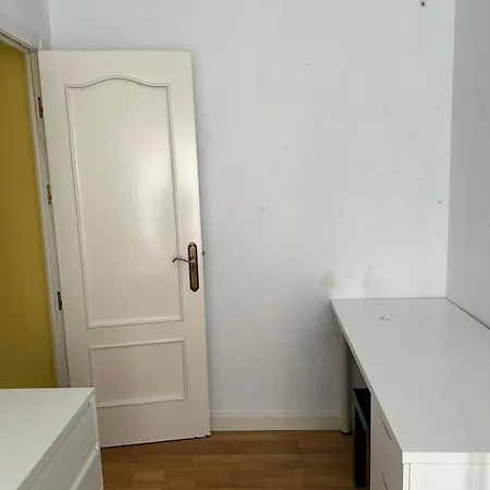 לינה וארוחת בוקר Cosy And Secure Center